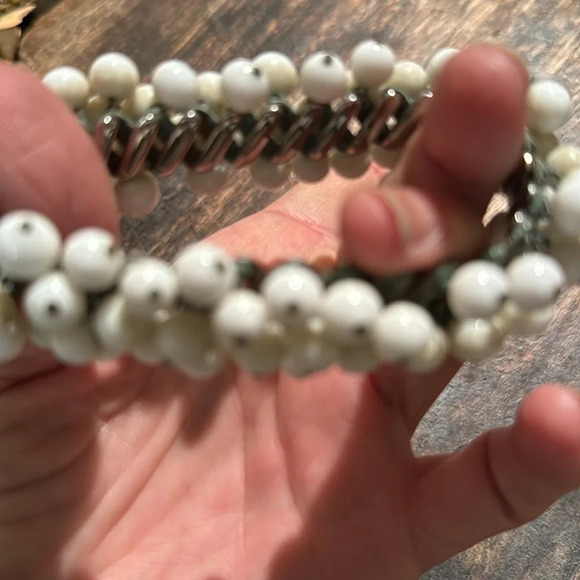 Vintage Cha Cha White Milk Glass Beaded Bangle Bracelet Dangle Drop Bead stretch - Picture 4 of 4